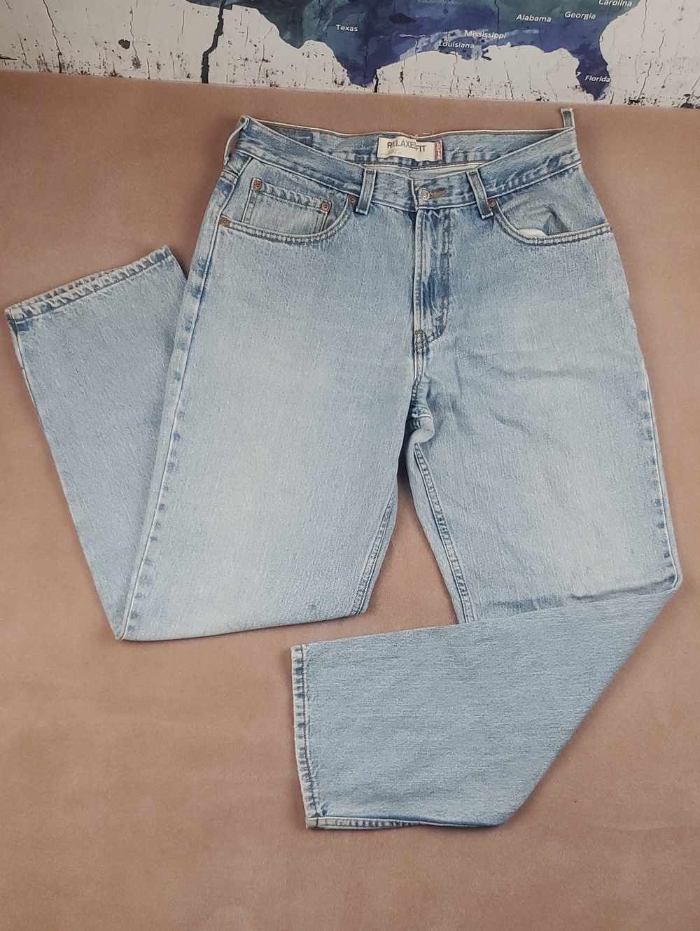 Vintage Levi's 550 Relaxed Fit Jeans Men's 33x30 Light Wash Y2K